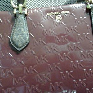 Logo Marilyn Medium Satchel Patent Merlot